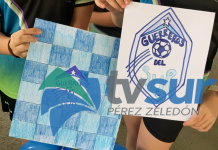 Jugadores del Municipal Pérez Zeledón visitaron la Escuela Santa Rosa