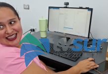 Un grupo de mujeres aprende Word y computación en talleres del Centro Comunitario Inteligente