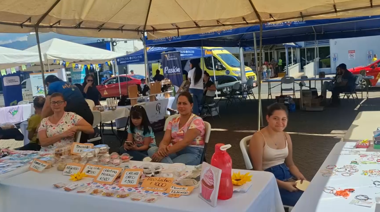 Más de 100 emprendedoras participaron en Feria de la Mujer en el parque de San Isidro de El General