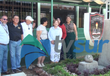 Egresados de la generación de 1973 entregaron jardín en el escudo del Liceo Unesco, para darle un mayor embellecimiento