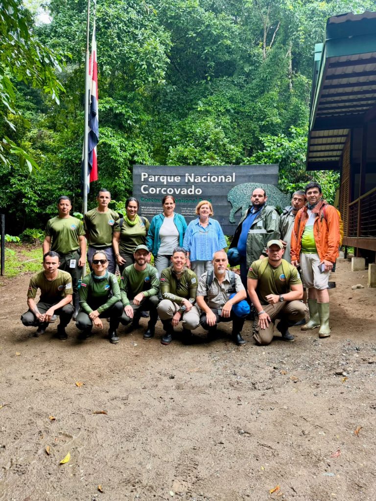 Minae da su posición tras manifestación en Uvita por el Parque Nacional Corcovado