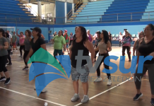 Zumba en el Polideportivo en San Isidro de El General cada día reúne a más personas
