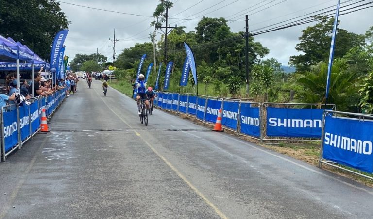 Fátima Elizondo y Pablo Sancho ganaron en su tierra la última etapa de la vuelta al porvenir 