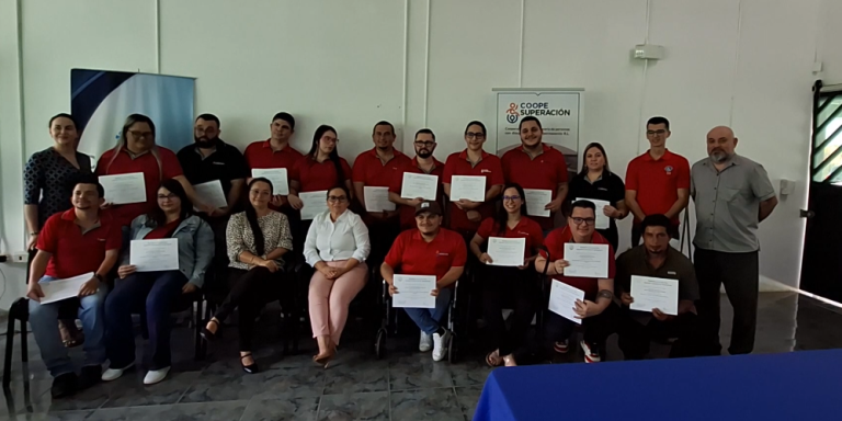 25 asociados de Coopesuperación en Pérez Zeledón culminan proceso formativo en habilidades blandas